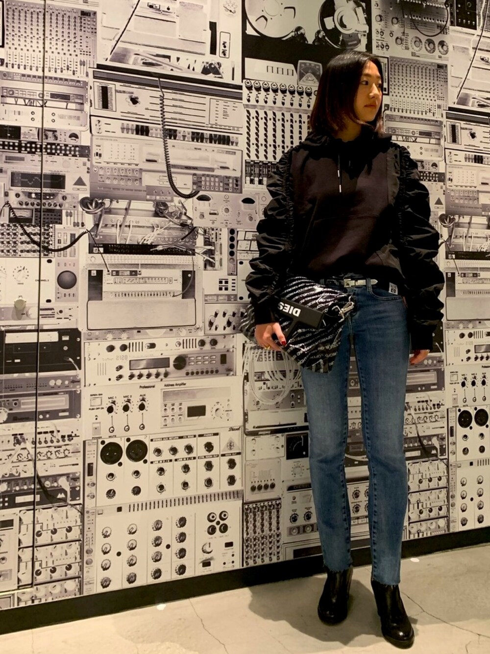 「Diesel、dieselshibuya、ディーゼル、ディーゼル渋谷、デニム、パーカー」｜「DIESELのレディース　ナイロンギャザースウェットパーカー（スウェット、ブラック系）」を使った、A.SHIOIRIさん（レディース・163cm）の冬コーディネートの1枚目の写真