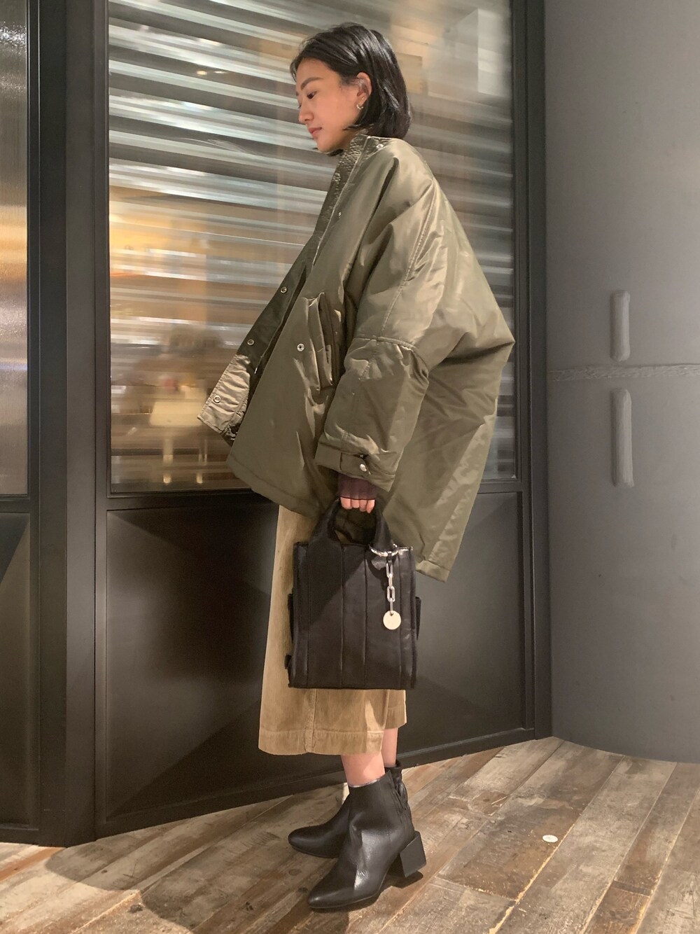「Diesel、dieselshibuya、ディーゼル、ディーゼル渋谷、大人カジュアル、秋のコーデ、冬コーデ、レイヤードスタイル、モッズコート、ブーツ」｜「DIESELのレディース ウィンタージャケット ナイロン パーカー（ナイロンジャケット、グリーン系）」を使った、A.SHIOIRIさん（レディース・163cm）の秋コーディネートの1枚目の写真