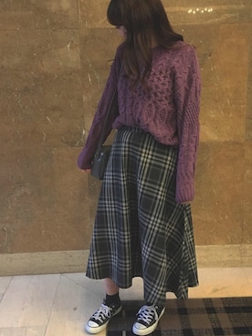「Green　Parks（グリーンパークス）のタータンチェックミディ丈スカート ●（スカート、グレー系）」を使った、mizuhoさん（レディース）の秋コーディネート