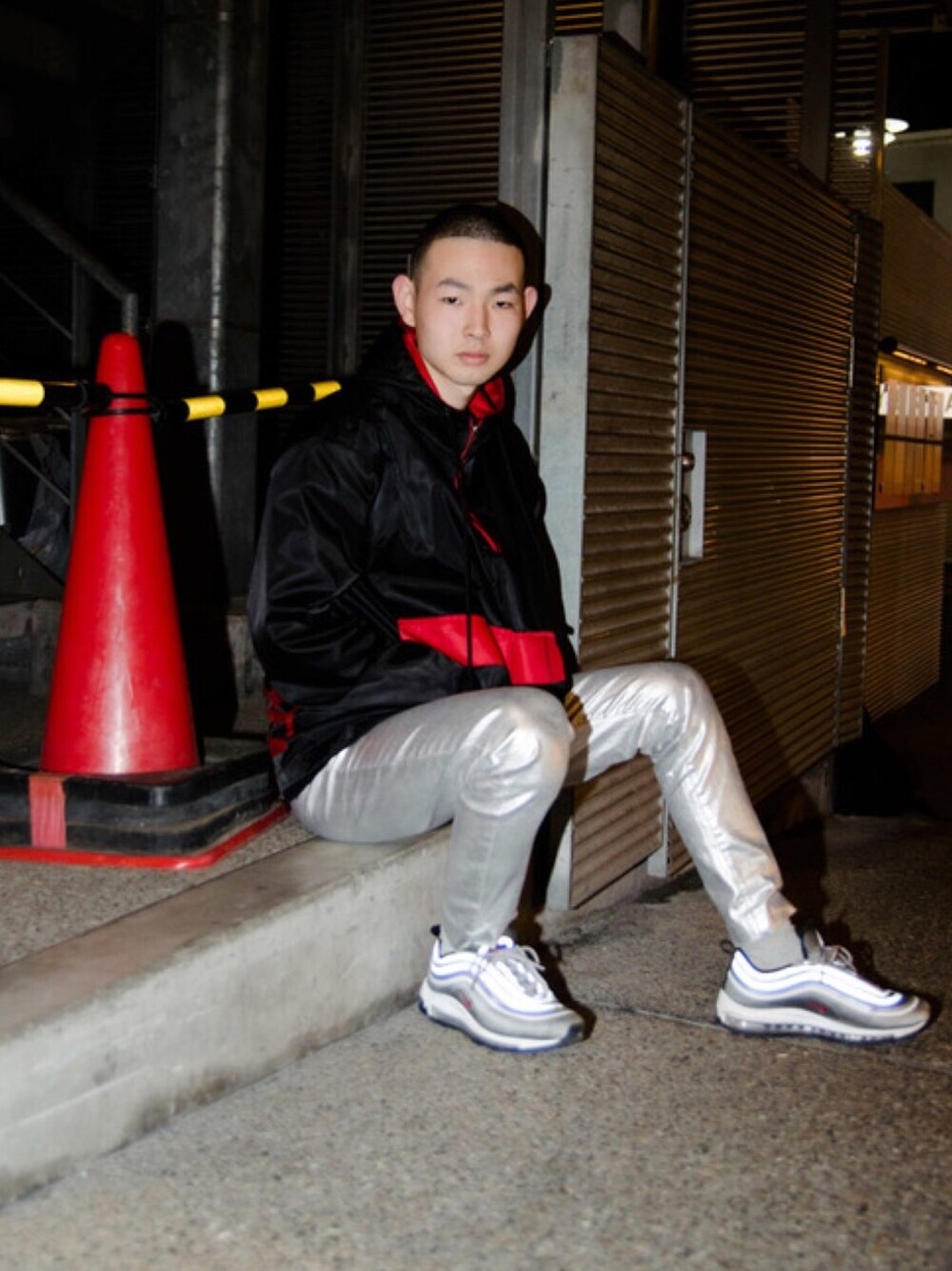 「NIKE、AIR MAX、シルバー、大学生、fashion、ストリート、H&M」｜「H&Mのアイテム（その他パンツ、シルバー系）」を使った、🌖さん（メンズ・166cm）の冬コーディネートの1枚目の写真
