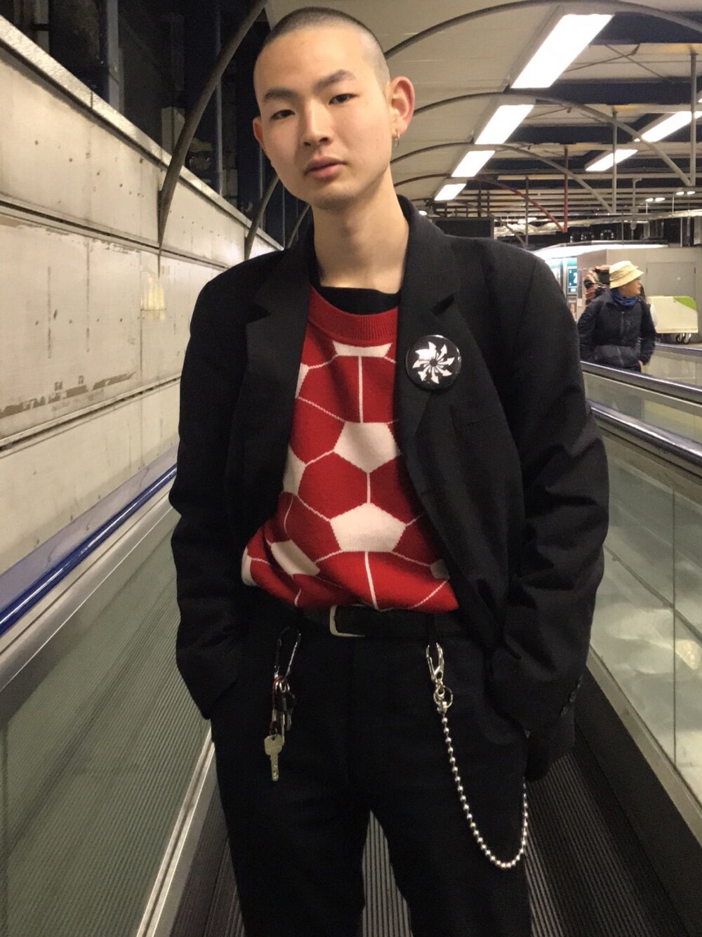 「gosharubchinskiy、古着、adidas、赤、ニット、大学生、ウォレットチェーン、ジャケット」｜「Gosha Rubchinskiyのアイテム（ニット/セーター、レッド系）」を使った、🌖さん（メンズ・166cm）の冬コーディネートの1枚目の写真