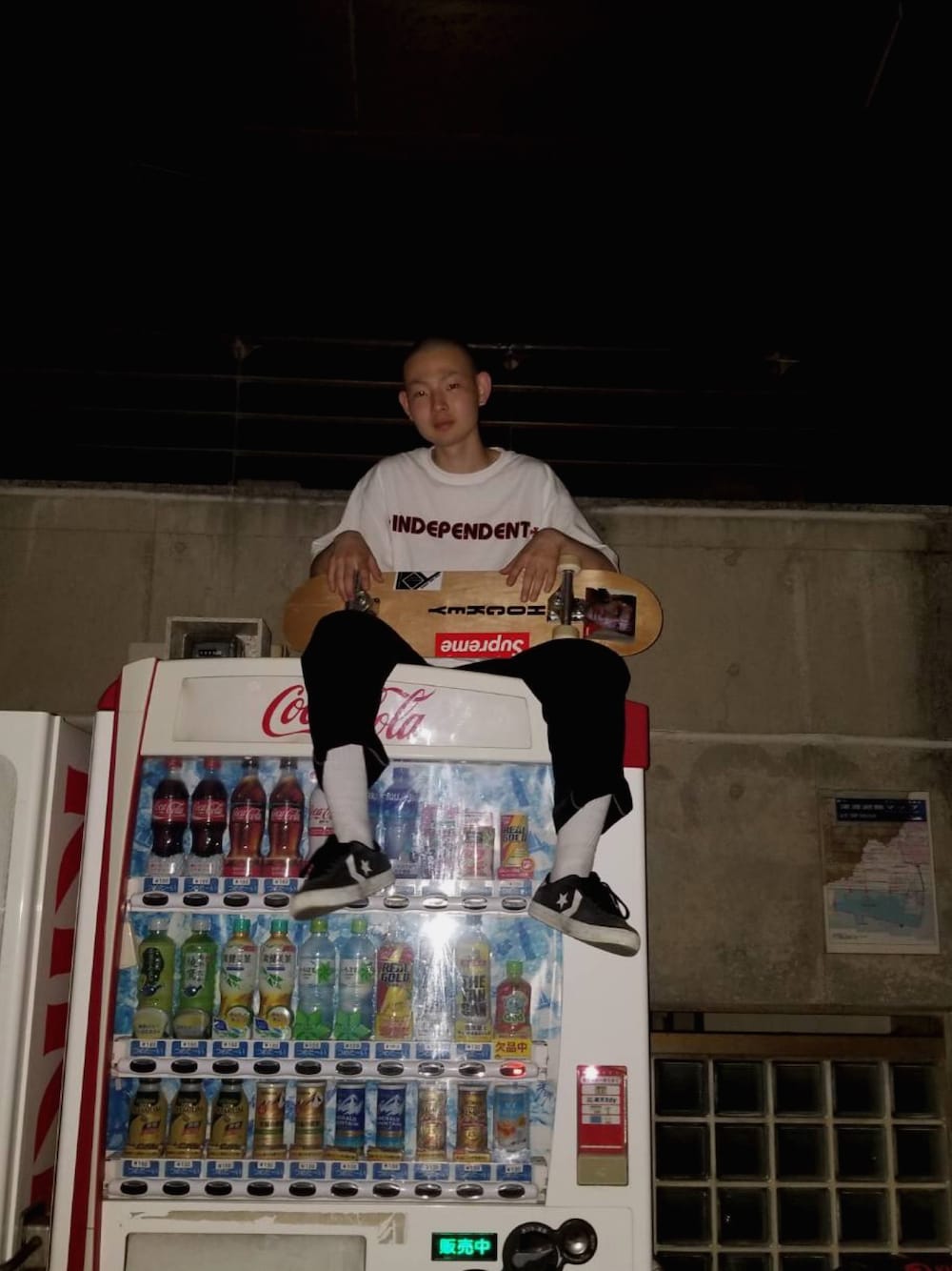 「ストリート、夏、INDEPENDENT、スケータースタイル、Dickies、converse、シンプルコーデ、コンバース、ワンスター」｜「INDEPENDENTのINDEPENDENT / インディペンデント：BAR/CROSS S/S-T：51871413[AST]（Tシャツ/カットソー、ホワイト系）」を使った、🌖さん（メンズ・167cm）の夏コーディネートの1枚目の写真