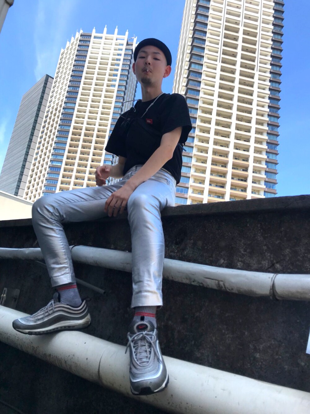 「シンプルコーデ、ラフ、032C、gosharubchinskiy、シルバー、NIKE、AIR MAX、ストリート」｜「NIKEのNIKE AIR MAX 97 UL'17(918356-003)【ナイキ エアマックス 97 ウルトラ'17】（スニーカー、シルバー系）」を使った、🌖さん（メンズ・167cm）の夏コーディネートの1枚目の写真