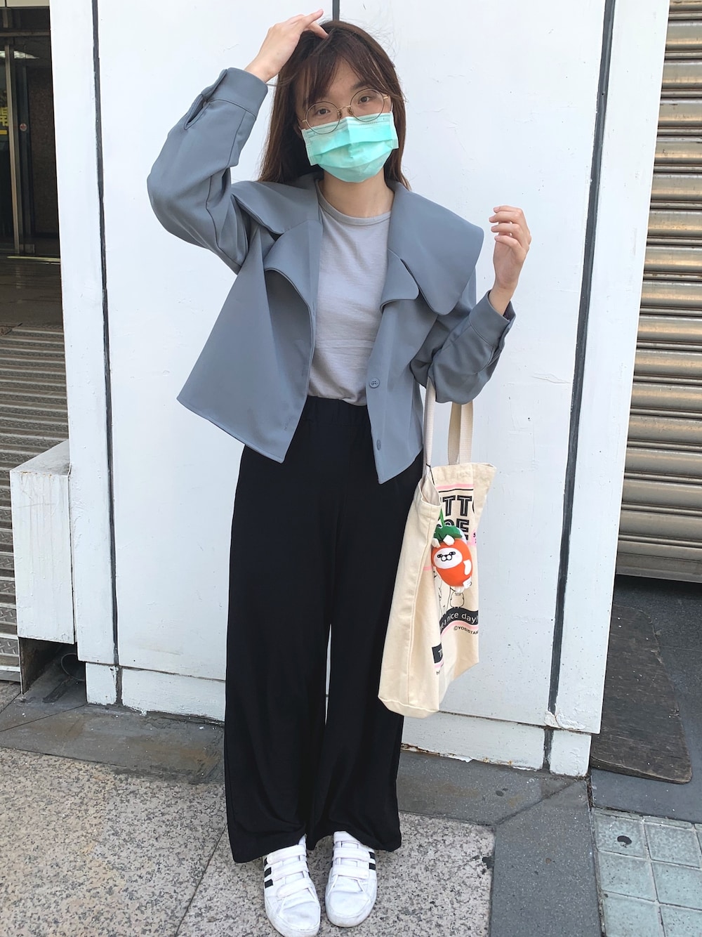 「ootd、秋服、日常穿搭、西裝外套、灰藍look」｜「stingo. shopのアイテム（チノパンツ、ブラック系）」を使った、一圈🎀さん（レディース・160cm）の秋コーディネートの1枚目の写真