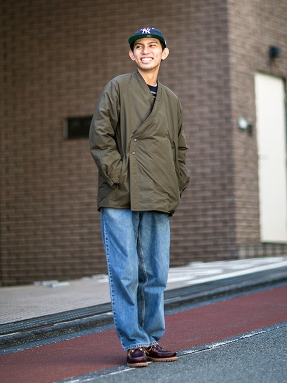 その他のTシャツ/カットソーを着用したメンズの秋コーディネートの1枚目の写真