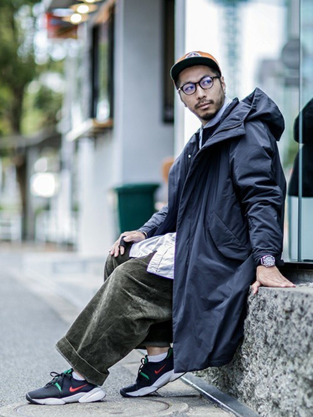 「モッズコート、ダウンジャケット、コーデュロイパンツ、ワイドパンツ、シュプリーム、ナノユニバース、nano・universe、ストリートカジュアル、ストリート系、西川ダウン」｜「NANO universeの西川ダウン　PHOTOGRAPHERS　ロングモッズダウン（ダウンジャケット/コート、ブラック系）」を使った、nano・universe snapさん（メンズ・180cm）の秋コーディネートの1枚目の写真