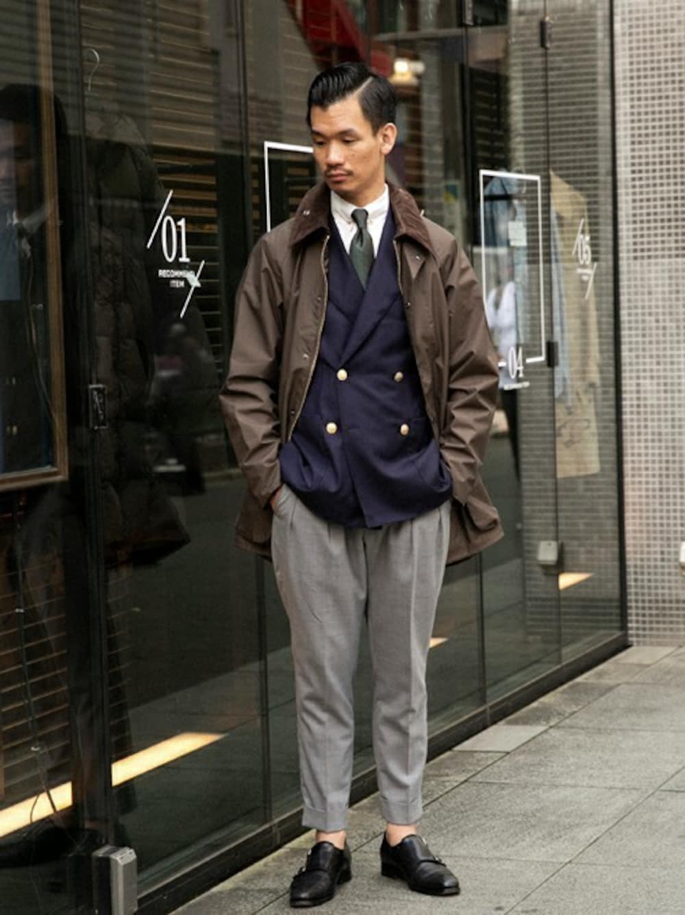 「バブアー、ブレザー、barbour、ナノユニバース、nano・universe、ジャケパン、ダブルジャケット、ダブルモンク、グレーパンツ、ネイビージャケット」｜「NANO universeのFRANCO BASSI/別注ビアンキ　モガドーロ　ネクタイ（ネクタイ、グリーン系）」を使った、nano・universe snapさん（メンズ・177cm）の秋コーディネートの1枚目の写真