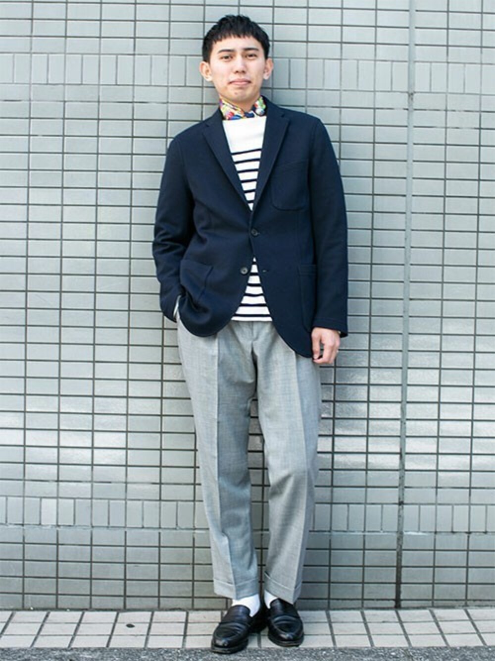 「ジャケット、大人、大人コーデ、コーディネート、ジャケットスタイル、ネイビージャケット、メンズファッション、メンズコーデ、グレースラックス、ネッカチーフ」｜「NANO universeのN jacke テンプルメッシュジャケット（テーラードジャケット、ブルー系）」を使った、nano・universe snapさん（メンズ・173cm）の冬コーディネートの1枚目の写真