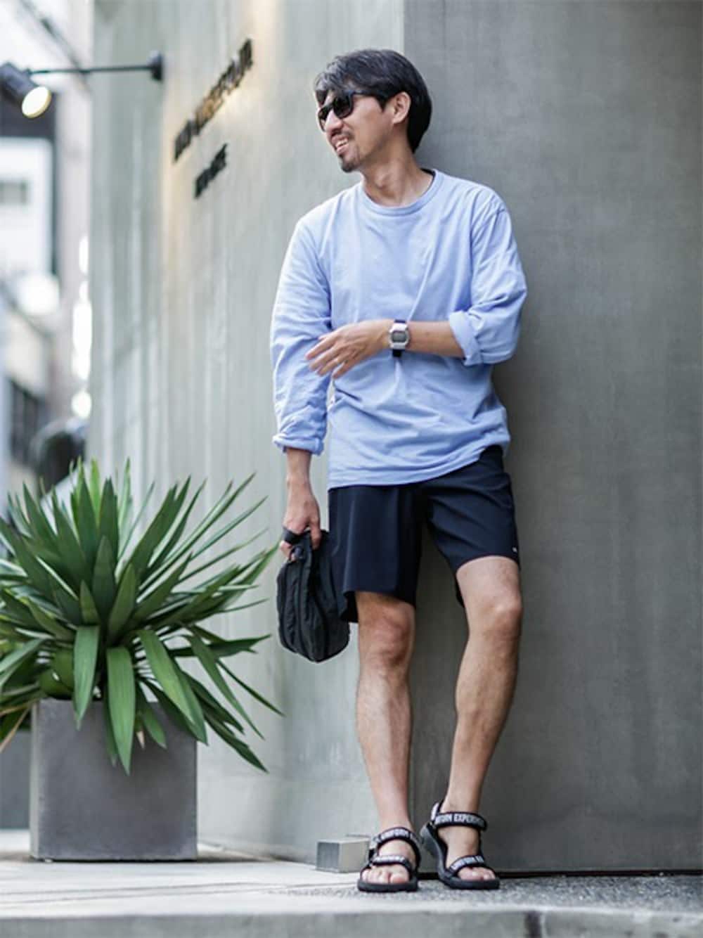 「ショートパンツ、コムデギャルソン、ナノユニバース、nano・universe、ショーツスタイル、クイックシルバー、ユニフォームエクスペリメント、quiksilver、willlounge、ウィルラウンジ」｜「QuiksilverのQUIKSILVER x WillLOUNGE/WLG×QUIKSILVER PADDLER ショーツ（その他パンツ、ブラック系）」を使った、nano・universe snapさん（メンズ・178cm）の夏コーディネートの1枚目の写真