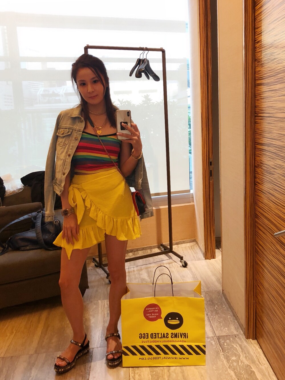 「Christian Louboutinのアイテム（スリッポン、ブラック系）」を使った、rach@さん（レディース・168cm）の夏コーディネートの1枚目の写真