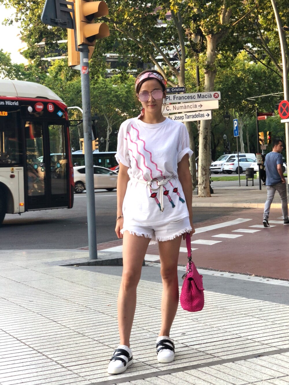 「VALENTINOのアイテム（Tシャツ/カットソー、ホワイト系）」を使った、rach@さん（レディース・168cm）の夏コーディネートの1枚目の写真