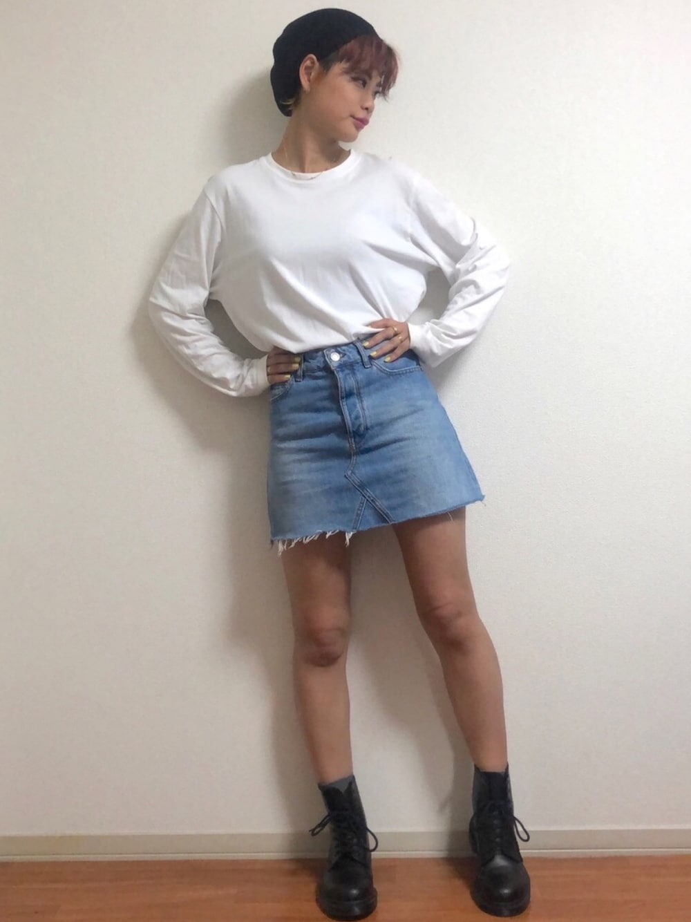 「デニムスカート、Tシャツ×デニム、白T、ドクターマーチン、ドクターマーチン8ホール、初夏コーデ、GUコーデ、ベルシュカ、オトナ女子、ビッグシルエット」｜「Bershkaのアイテム（デニムスカート、ブルー系）」を使った、AYAさん（レディース・163cm）の夏コーディネートの1枚目の写真