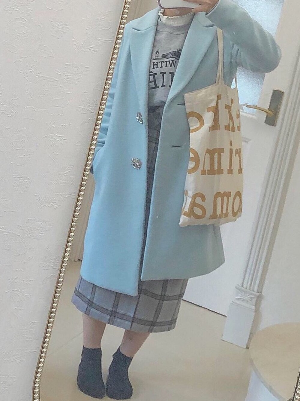 「marimekkoのアイテム（トートバッグ、ホワイト系）」を使った、saayaさん（レディース・152cm）の冬コーディネートの1枚目の写真