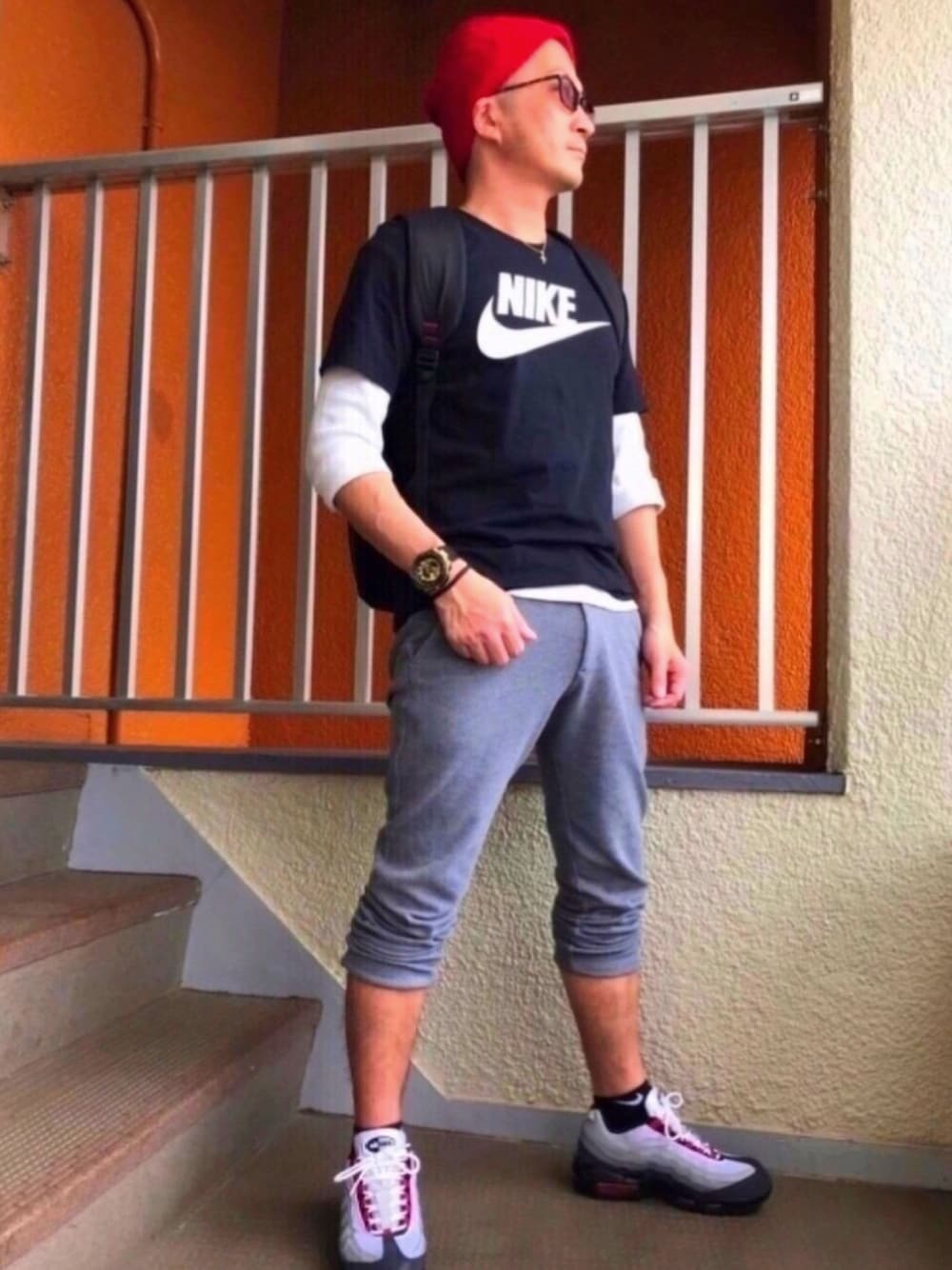 「今日のコーデ、ニット帽、NIKE、重ね着、gｰshock、スニーカー、エアマックス、エアマックス95、休日スタイル、スポーツミックス」｜「POLO RALPH LAURENのアイテム（ニットキャップ/ビーニー、レッド系）」を使った、on★chanさん（メンズ・172cm）の秋コーディネートの1枚目の写真