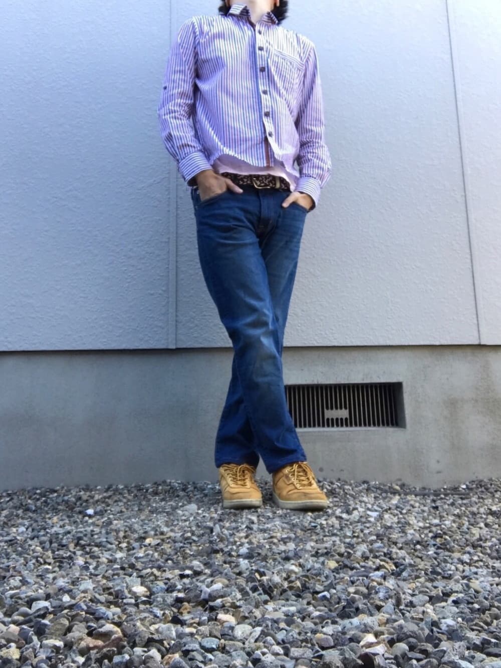 「トリコロール、レイヤード、ピンクレイヤード、GUパンツ、デニムパンツ、スリムパンツ、スリムデニム、VANS、トリコロールシャツ、春コーデ」｜「VANSのアイテム（スニーカー、ブラウン系）」を使った、りずむさん（メンズ・167cm）の春コーディネートの1枚目の写真