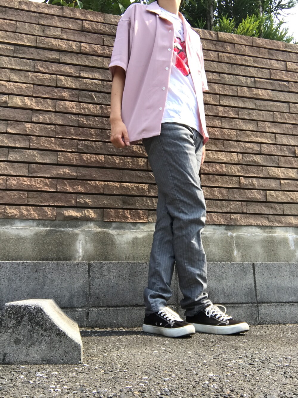 「夏セールで買いました、レイジブルー、GU、navy、ローリングストーンズ、ピンクシャツ、グレーパンツ、開襟シャツ、オープンカラーシャツ、くちびる」｜「RAGEBLUEのPEオープンカラーシャツ/795289（シャツ/ブラウス、ピンク系）」を使った、りずむさん（メンズ・167cm）の夏コーディネートの1枚目の写真