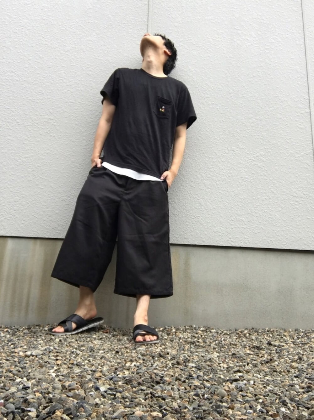 「UNIQLO、レイジブルー、ブラウニー、browny、ユニクロ、レイジブルー(RAGEBLUE)、TK、tk.TAKEO KIKUCHI、ワントーンコーデ、ミッキー」｜「UNIQLOの「ミッキースタンズ」ポケツキT（半袖）（Tシャツ/カットソー、ブラック系）」を使った、りずむさん（メンズ・167cm）の夏コーディネートの1枚目の写真