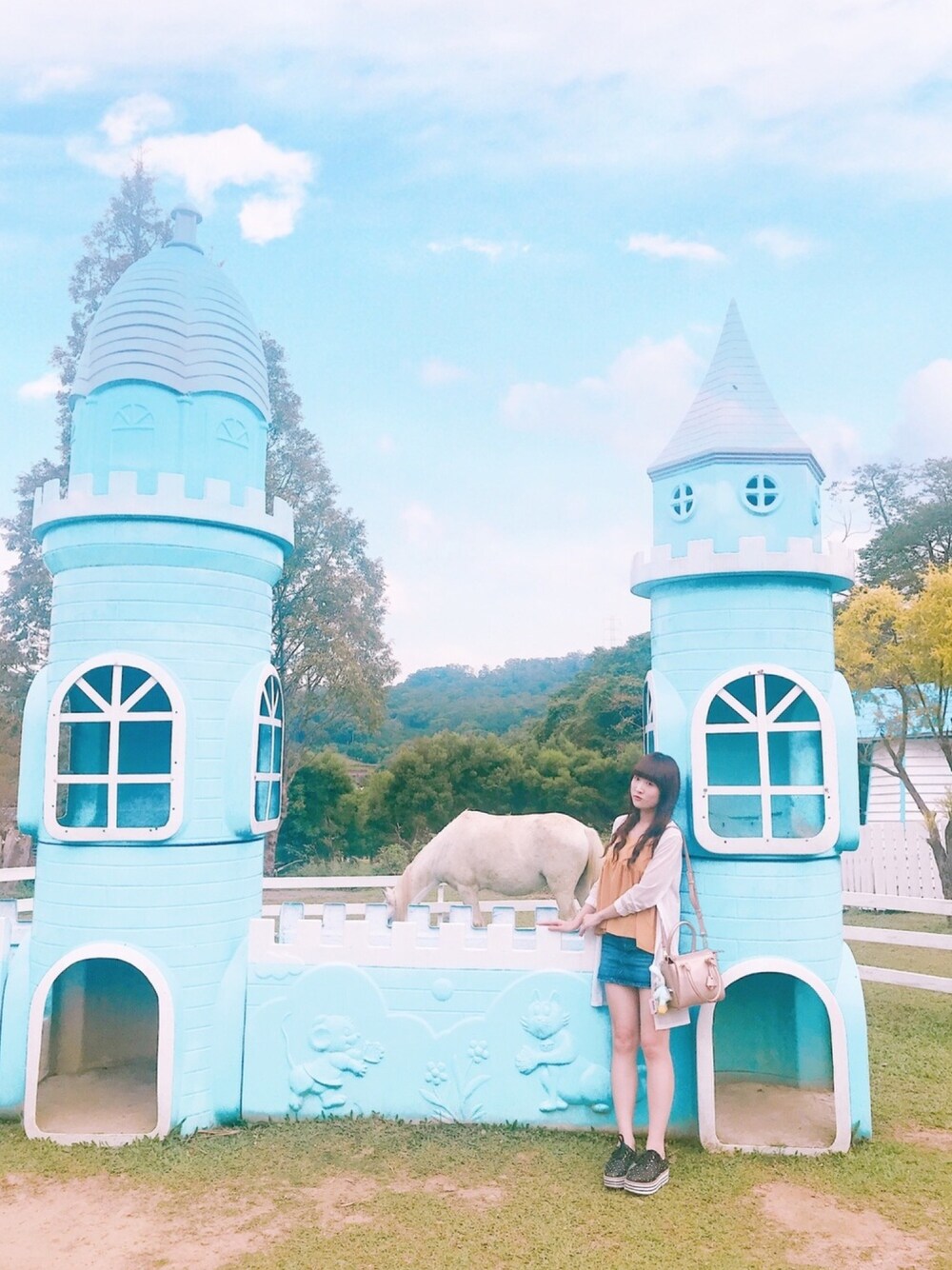 「黃色、清爽、春夏コーデ、オトナ女子、大学生」｜「PAZZOのアイテム（ベスト、イエロー系）」を使った、Liris Inspirit Kimさん（レディース・162cm）の春コーディネートの1枚目の写真