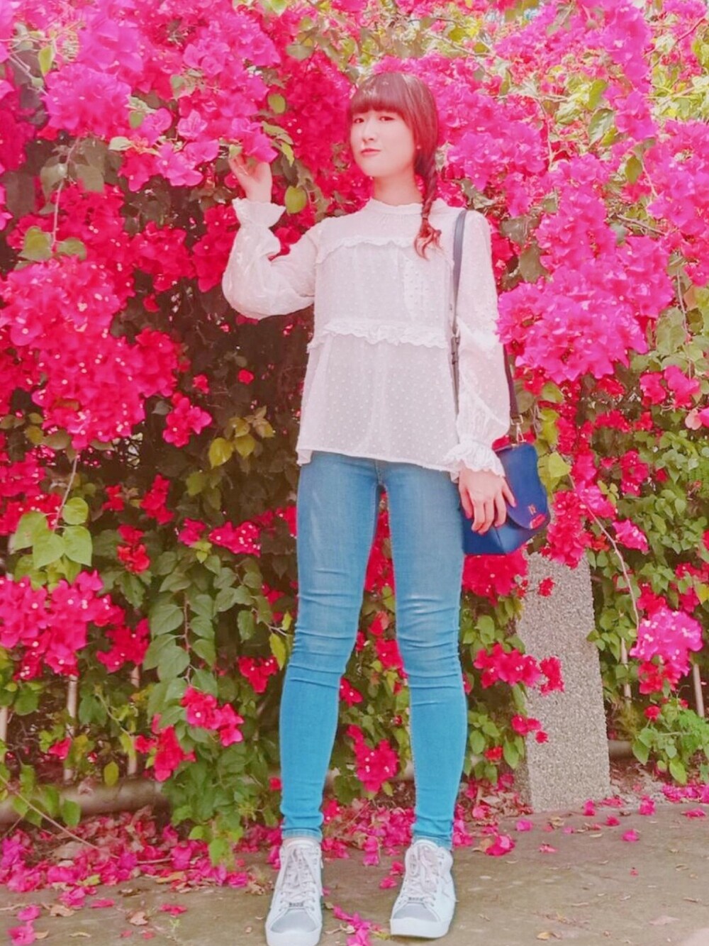 「春夏コーデ、大学生、オトナ女子」｜「PAZZOのアイテム（シャツ/ブラウス、ホワイト系）」を使った、Liris Inspirit Kimさん（レディース・162cm）の春コーディネートの1枚目の写真