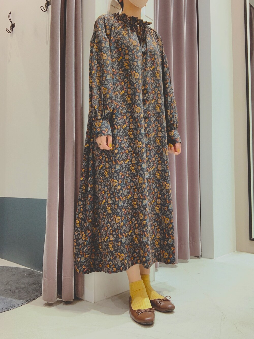 「Lugnoncureのレトロ花柄フリルスキッパーワンピース（ワンピース、ブルー系）」を使った、3人年子のママさんさん（レディース・160cm）の夏コーディネートの1枚目の写真