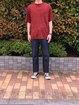 「COMOLI（コモリ）のアイテム（Tシャツ/カットソー、レッド系）」を使った、tyu020313さん（メンズ・175cm）の春コーディネート