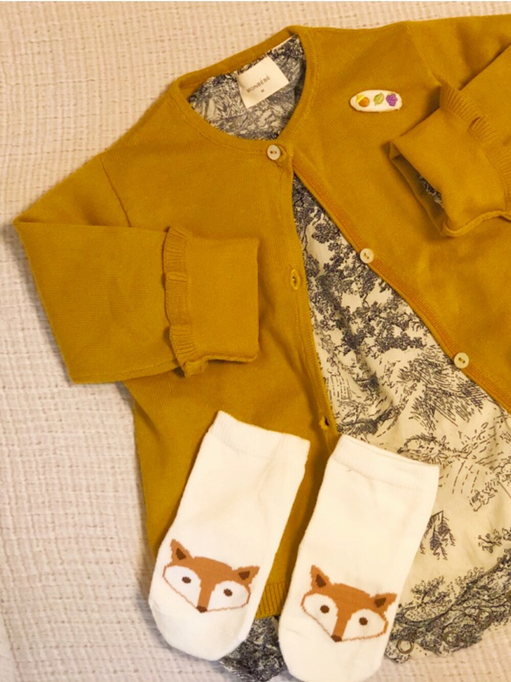 「赤ちゃん、赤ちゃんコーデ、ベビーコーデ、ベビー、ベビーファッション、ZARA KIDS、ユニクロ、抱っこ紐、エルゴ」｜「ZARA KIDSのアイテム（カーディガン/ボレロ、イエロー系）」を使った、chiさん（レディース・157cm）の秋コーディネートの1枚目の写真