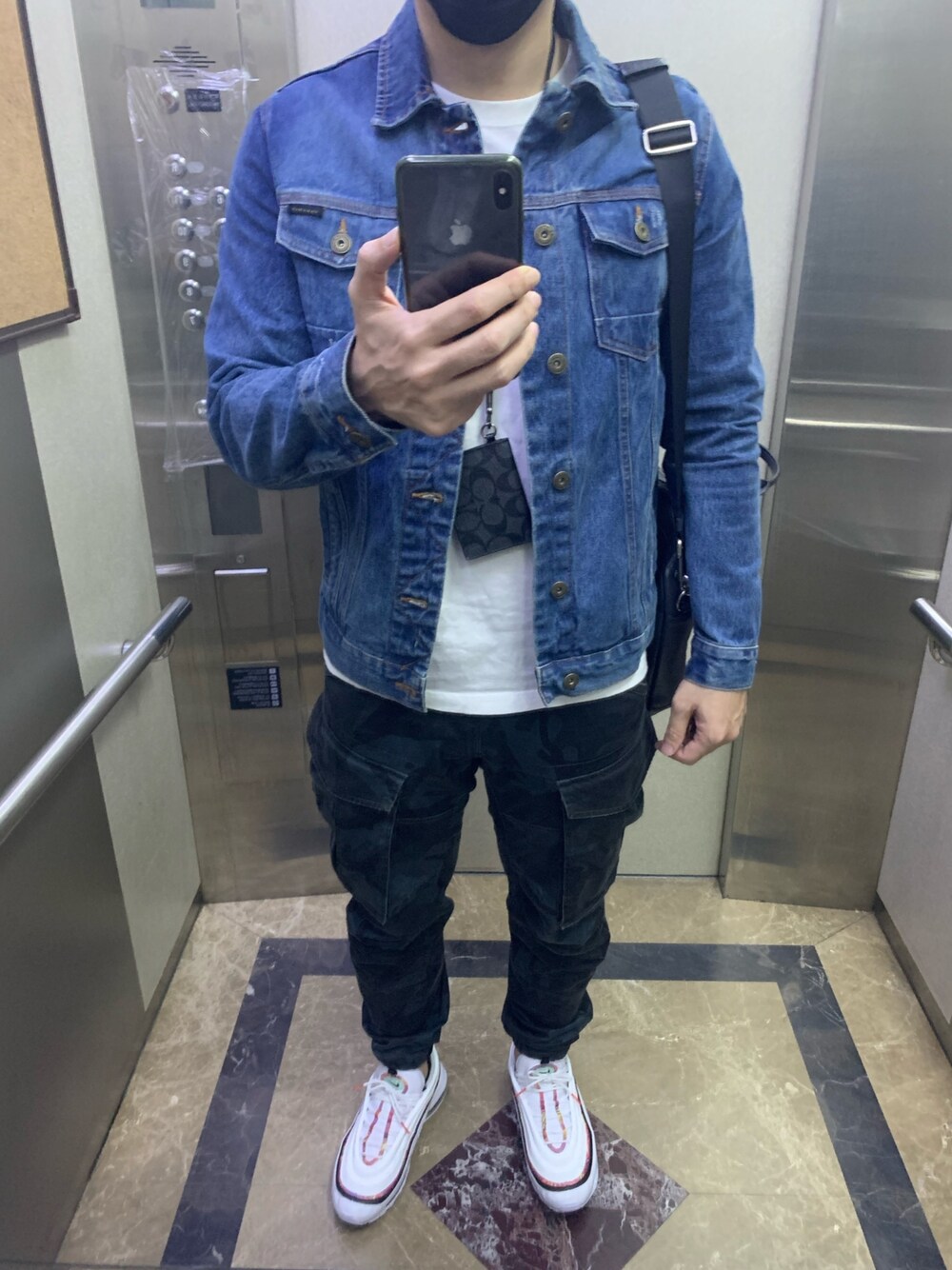 「camouflage、gstarraw」｜「ZARAのアイテム（デニムジャケット、ブルー系）」を使った、ian3chenさん（メンズ・175cm）の春コーディネートの1枚目の写真