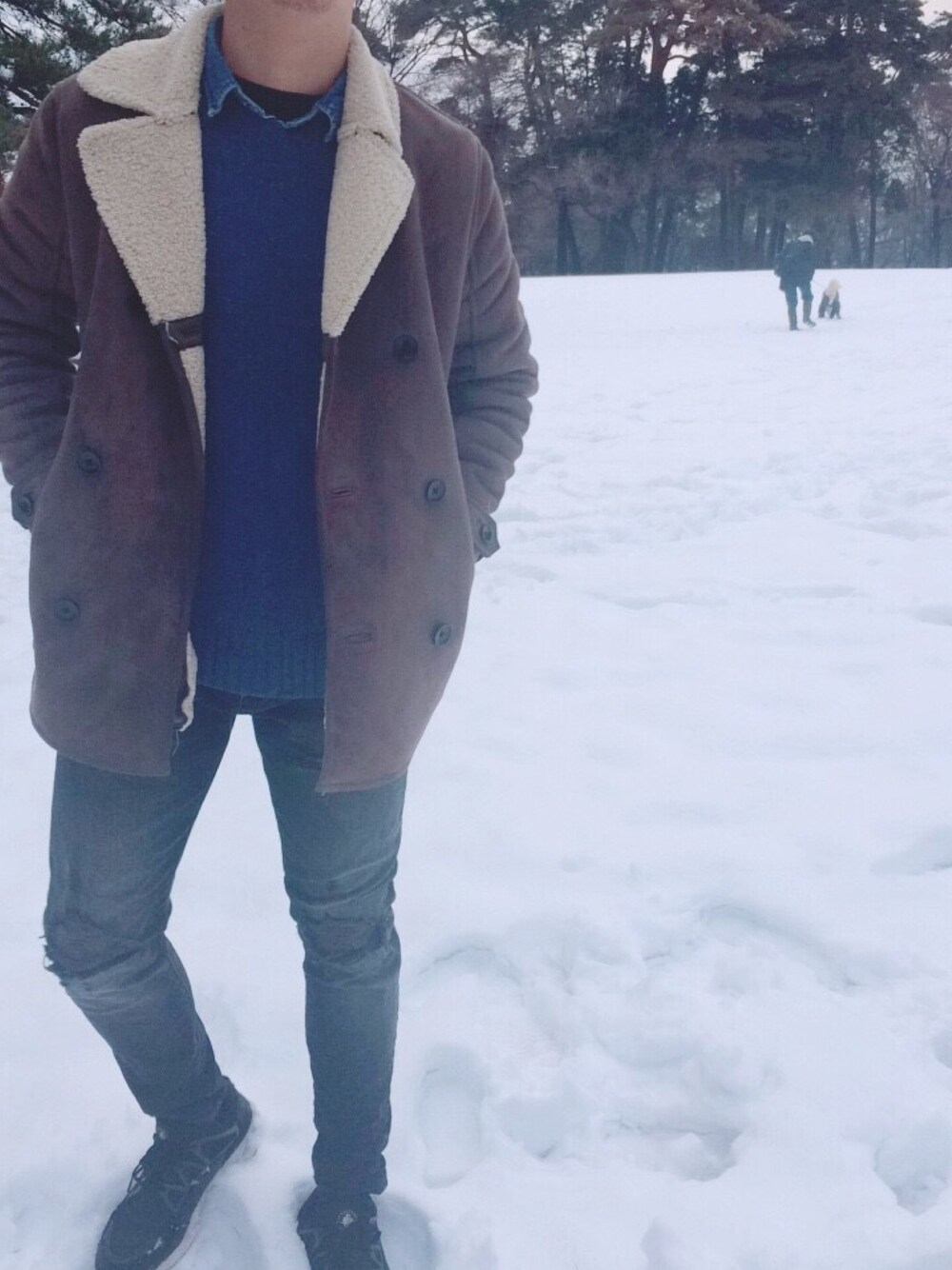 「雪遊び」｜「ZARAのアイテム（ピーコート、ブラウン系）」を使った、わっかんびーさん（メンズ・173cm）の冬コーディネートの1枚目の写真