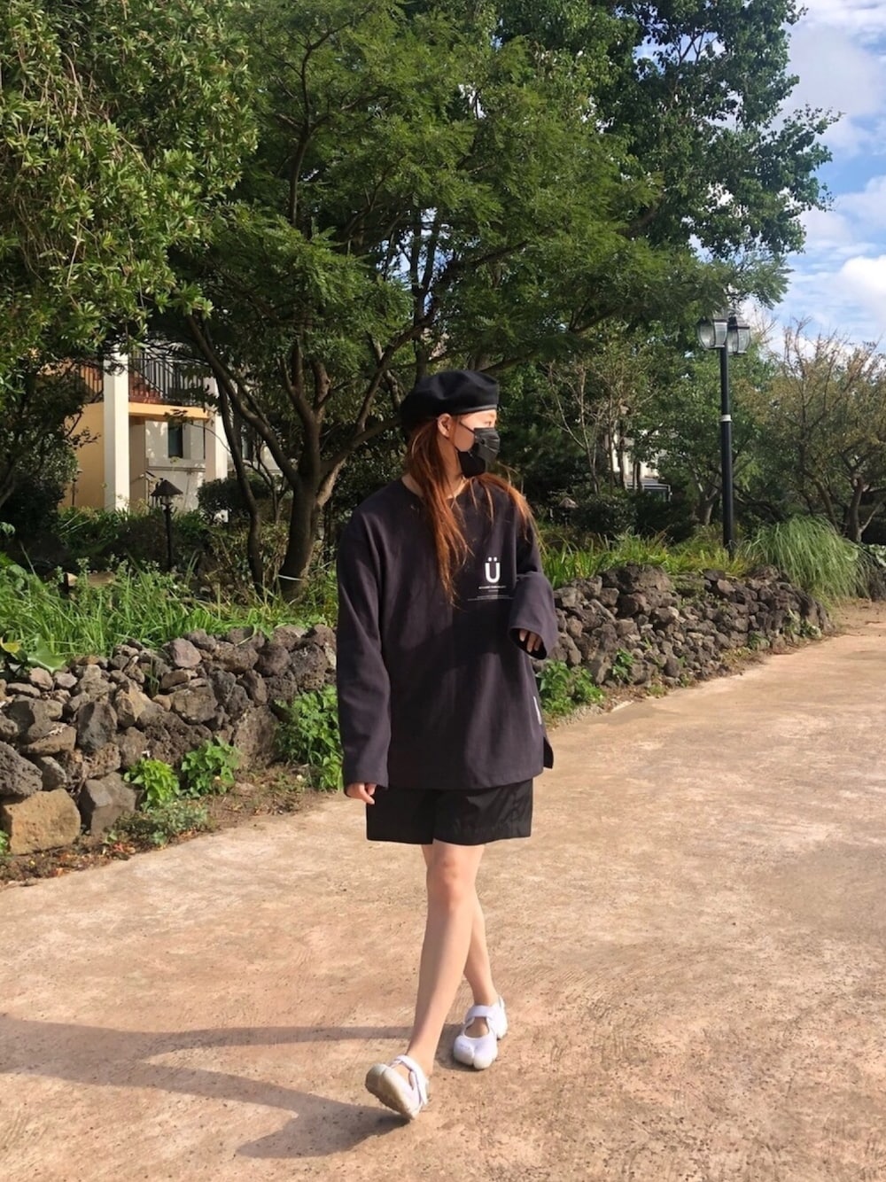 「istkunst、ist kunst、girl、niko and ...、beret、NIKE、airlift、jeju、publux」｜「niko and...のアイテム（ハンチング/ベレー帽、ブラック系）」を使った、SEO Jさん（レディース・167cm）の秋コーディネートの1枚目の写真