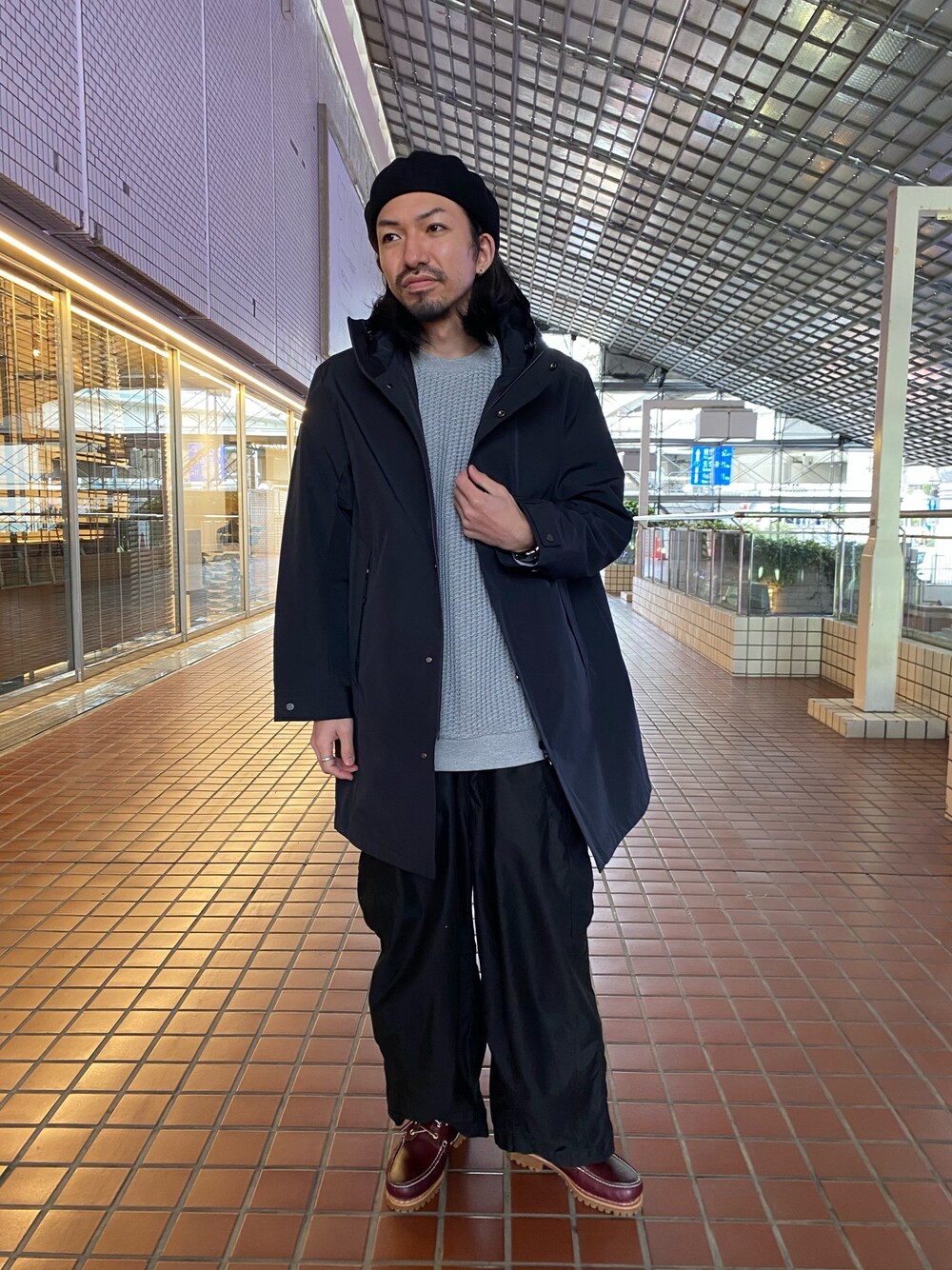 「HOTOPIA、ロングコート、マウンテンコート、ワイドパンツ、カジュアルコーデ、ビッグシルエット、ティンバーランド、秋冬コーデ、カジュアル、アウトドアスタイル」｜「NANO universeの《スマホで温度調整可能》MC HOTOPIA ロングマウンテンパーカー（マウンテンパーカー、ブラック系）」を使った、nano・universe ルミネ横浜 Mensさん（メンズ・174cm）の冬コーディネートの1枚目の写真