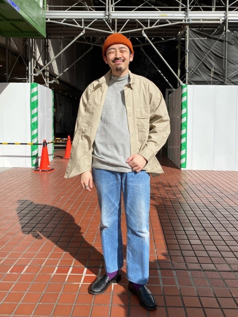 「タクティカル、ミリタリー、ミリタリーシャツ、スウェット、大人カジュアル、カジュアル、military、ナノユニバース、ナノユニバース(nano･universe)、nano・universe」｜「NANO universeのモックネックラグランスウェット（スウェット、グレー系）」を使った、nano・universe ルミネ横浜 Mensさん（メンズ・170cm）の冬コーディネートの1枚目の写真