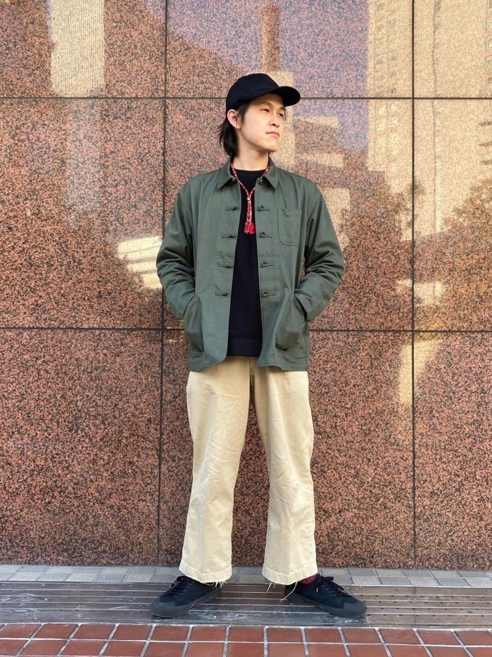 「5525gallery x KIJIMA TAKAYUKI、5525gallery、チャイナシャツ、ワークジャケット、ワークシャツ、キャップ、CAP、ナノユニバース、ナノユニバース(nano･universe)、nano・universe」｜「NANO universeのチャイナワークジャケット（ブルゾン、グリーン系）」を使った、nano・universe ルミネ横浜 Mensさん（メンズ・170cm）の冬コーディネートの1枚目の写真