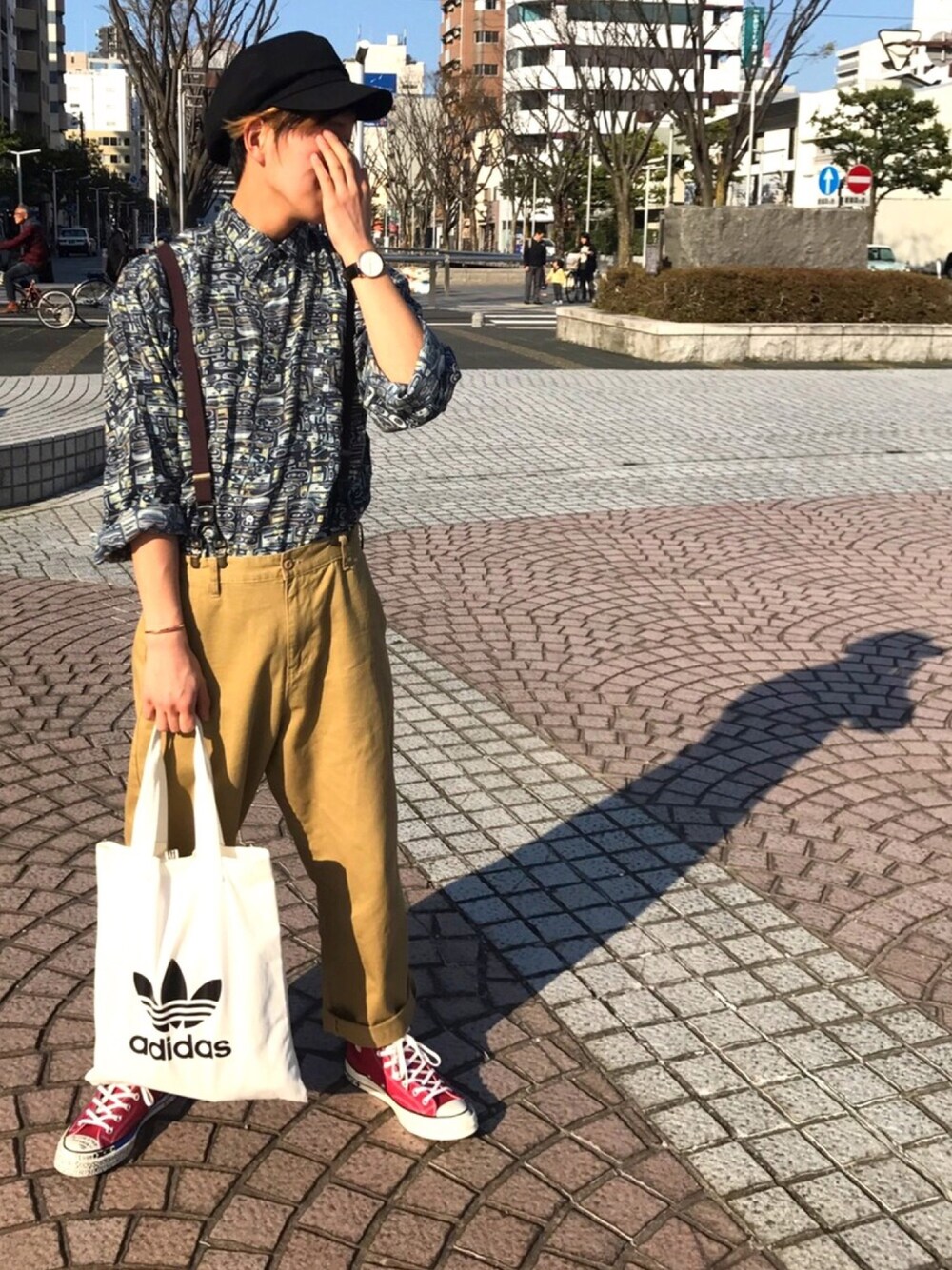 「柄シャツ、ワイドパンツ、サスペンダー、キャスケット、チャックテイラー、古着MIX、春コーデ、old gold、静岡」｜「OLD GOLDのアイテム（シャツ/ブラウス、その他）」を使った、オ餅屋さん（メンズ・174cm）の春コーディネートの1枚目の写真