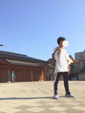 「OLD GOLDのアイテム（Tシャツ/カットソー、ホワイト系）」を使った、オ餅屋さん（メンズ・174cm）の春コーディネート