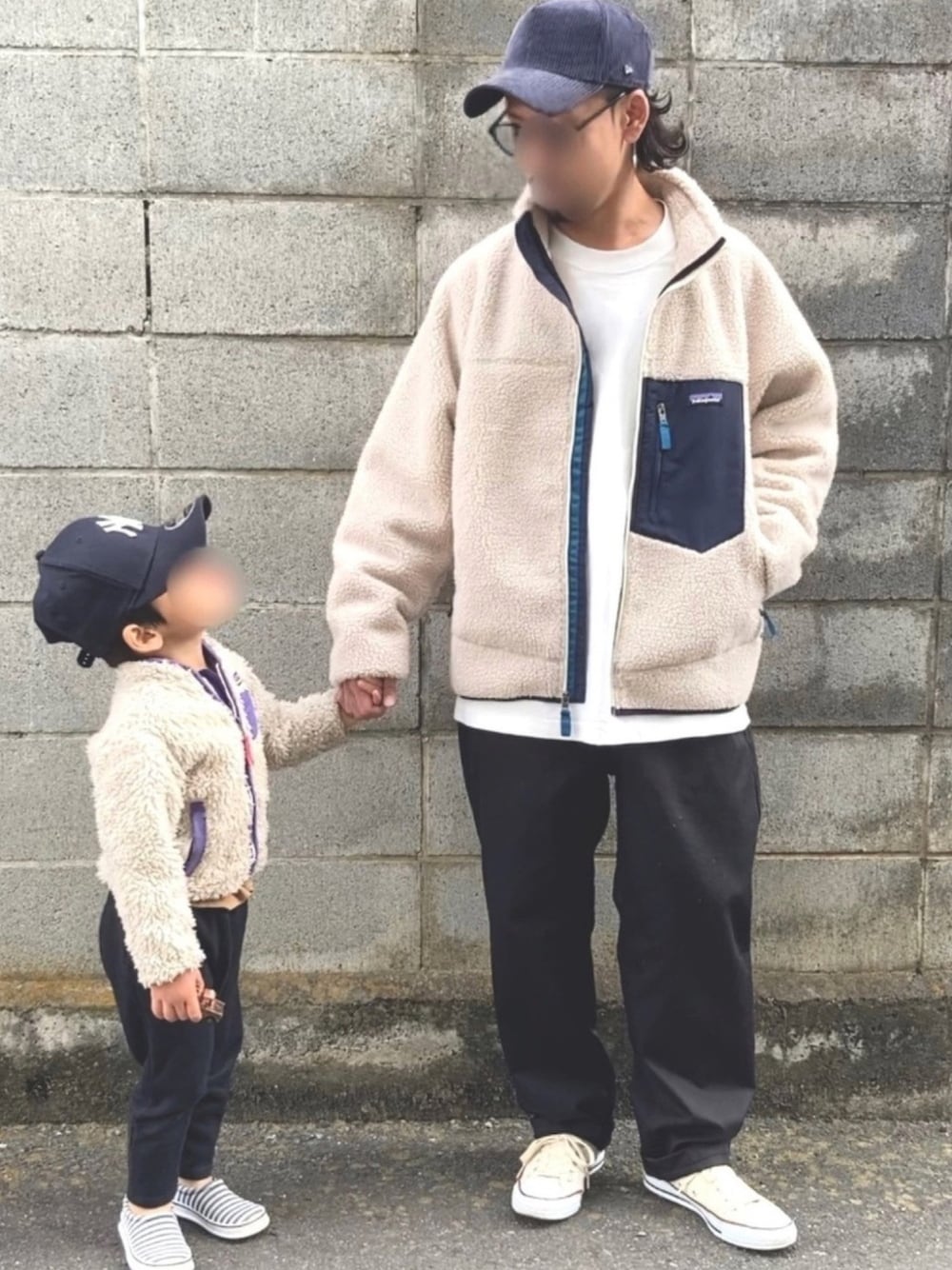 「秋冬コーデ、シンプルコーデ、親子コーデ、シミラールック、ボア、ボアジャケット、キャップ、patagonia、サングラス、GU」｜「NEW ERAのアイテム（キャップ、ブルー系）」を使った、十然ダイ補湯さん（メンズ・168cm）の秋コーディネートの1枚目の写真