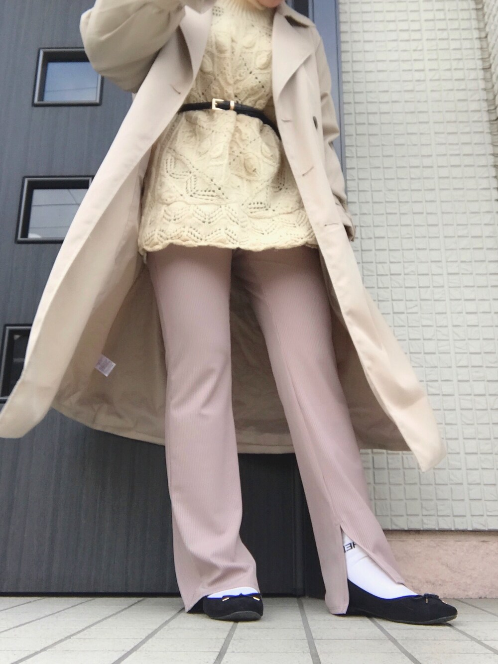 「春、今日のコーデ、シンプルコーデ、シンプル、休日スタイル、おしゃれさんと繋がりたい、プチプラ、ニットパンツ、低身長、低身長コーデ」｜「apres jourのアイテム（ベルト、ブラック系）」を使った、marimoさん（レディース・148cm）の春コーディネートの1枚目の写真