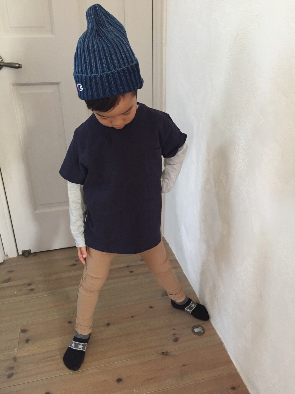 「男の子、6歳、ニット帽」｜「Championの【Champion】チャンピオンカコウワッチ（ニットキャップ/ビーニー、ブルー系）」を使った、Mana꒡̈⃝さん（キッズ・100cm）の秋コーディネートの1枚目の写真