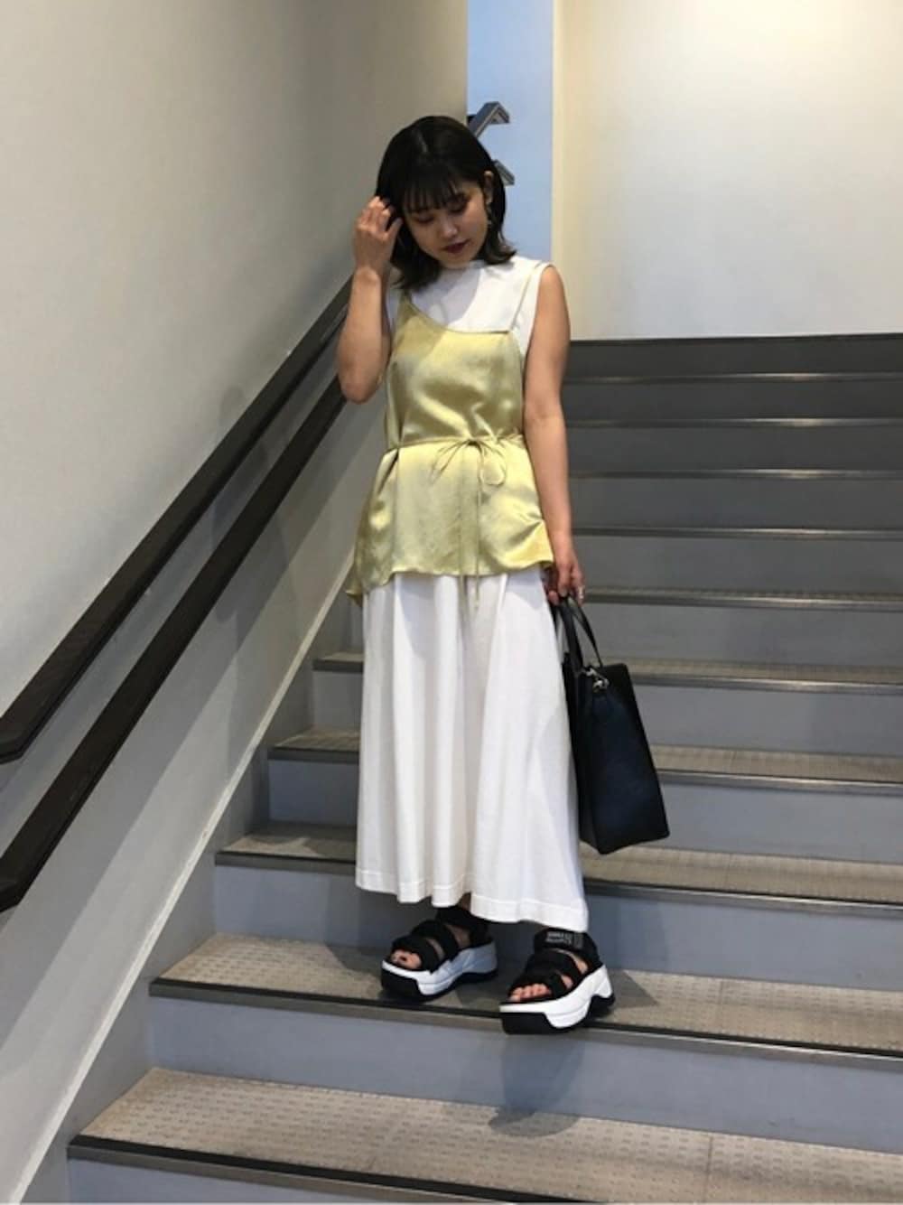 「カジュアル、シンプル、大人カジュアル、シンプルコーデ、夏コーデ、カジュアルコーデ、ROSE BUD、オトナカジュアル、SHAKA、mici」｜「SHAKAの(SHAKA)NEO BUNGY CHUNKY（サンダル、ブラック系）」を使った、ROSE BUD STAFFさん（レディース・155cm）の夏コーディネートの1枚目の写真