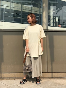 「ROSE BUD（ローズバッド）のアイテム（ショルダーバッグ）」を使った、ROSE BUD STAFFさん（レディース・155cm）の夏コーディネート