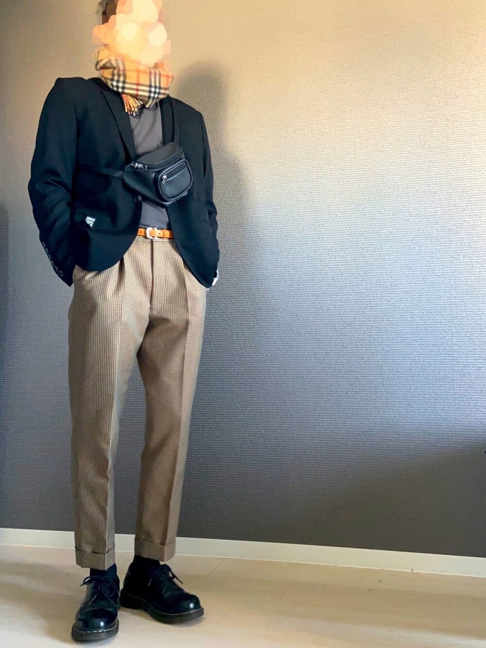「秋冬コーデ、テーラードジャケット　紳士スタイル」｜「BURBERRYのアイテム（マフラー、ベージュ系）」を使った、かばさん（メンズ・172cm）の冬コーディネートの1枚目の写真