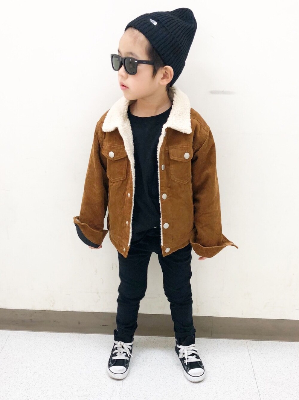 「2018マイベストコーデ、男の子、コーデュロイジャケット、ボアジャケット、シンプル、kids、キッズコーデ、韓国子供服、黒スキニー、チョコ色に染まれ」｜「THE NORTH FACEのザ・ノース・フェイス トラバースビーニー（ニットキャップ/ビーニー、ブラック系）」を使った、so_ibuさん（キッズ・110cm）の冬コーディネートの1枚目の写真