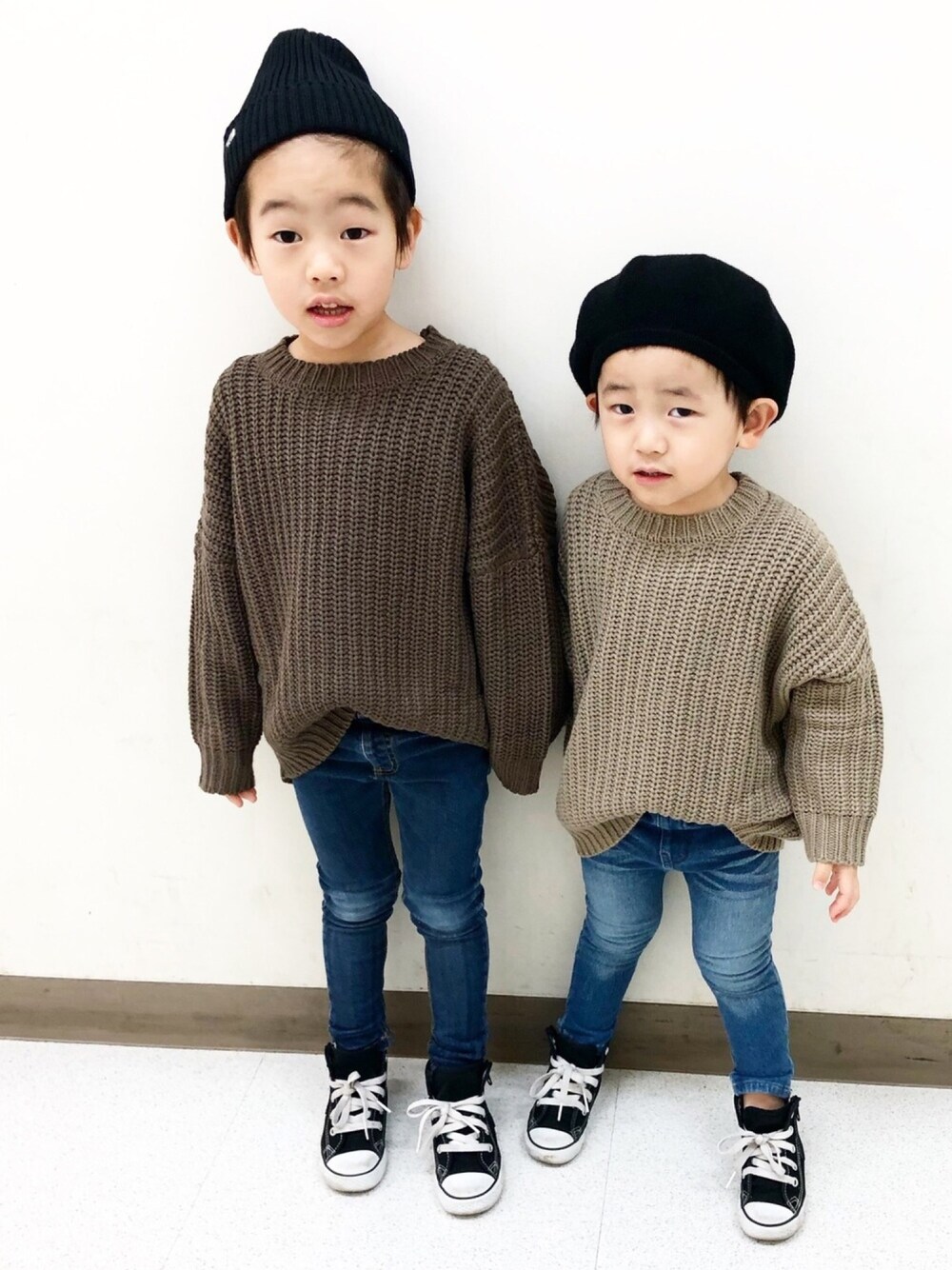 「2018マイベストコーデ、ブラウンニット、スキニーデニム、kids、キッズコーデ、男の子、ビッグシルエット、おそろいコーデ、韓国子供服、チョコ色に染まれ」｜「devirockの畦編みビッグニット セーター（ニット/セーター、ブラウン系）」を使った、so_ibuさん（キッズ・110cm）の冬コーディネートの1枚目の写真