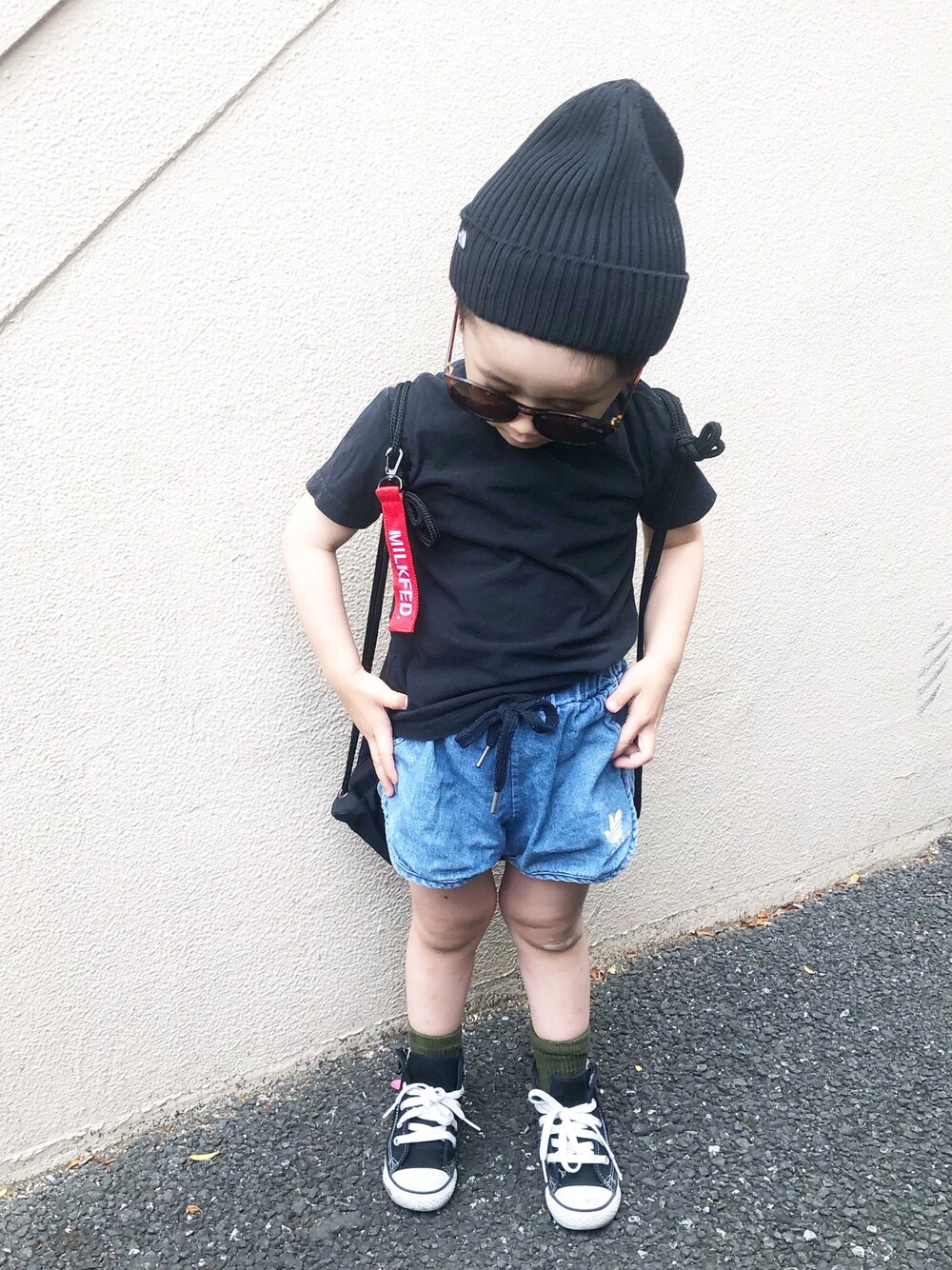 「adidas、ショートパンツ、黒Tシャツ、MILKFED.、kids、キッズコーデ、シンプル、男の子、キッズファッション、コンバース」｜「CONVERSEのconverse(コンバース) CHILD ALL STAR N Z HI(チャイルドオールスターNZHI)（スニーカー、ブラック系）」を使った、so_ibuさん（キッズ・92cm）の夏コーディネートの1枚目の写真
