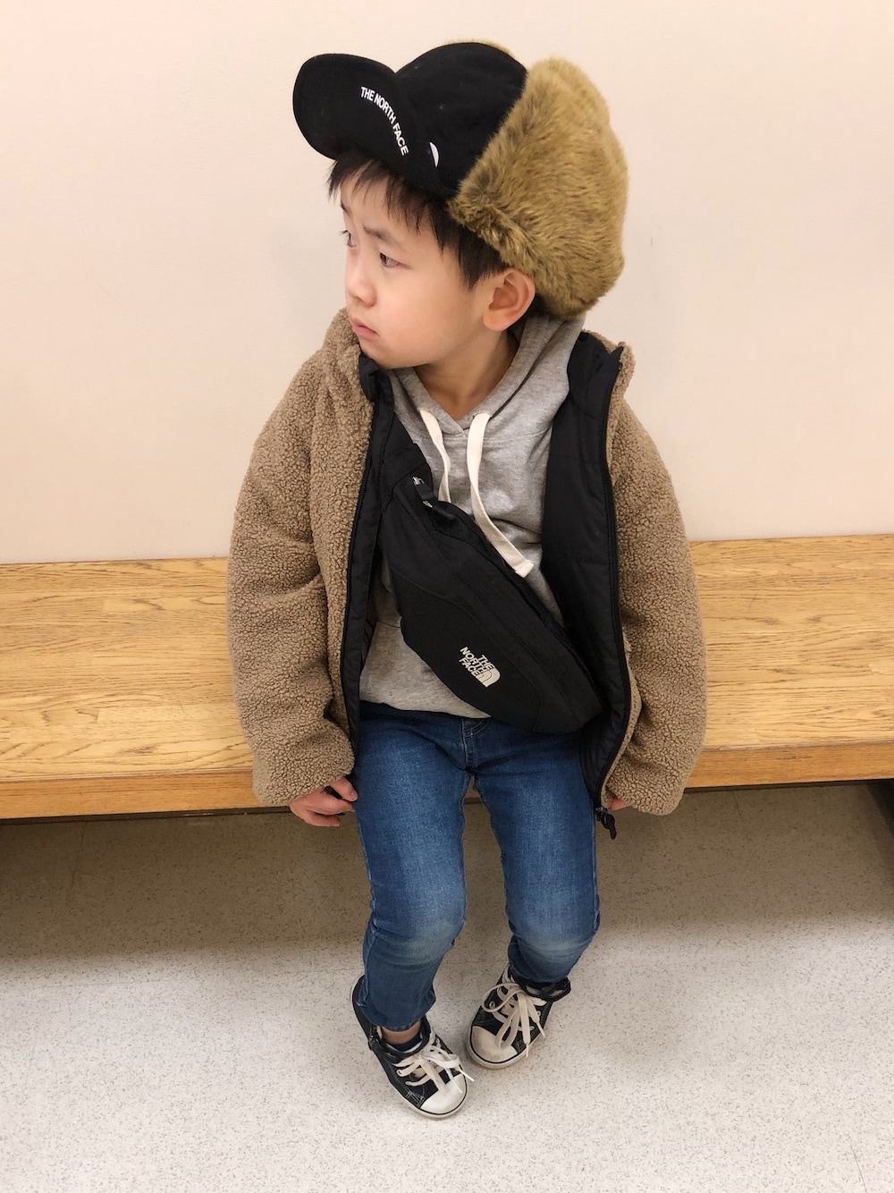 「冬アウター着回しチャレンジ、キッズファッション、男の子コーデ、カジュアル、キッズ、フライトキャップ、パーカー、ボアジャケット、kids、スキニーデニム」｜「THE NORTH FACEのTHE NORTH FACE FRONTIER CAP（キャップ、ブラック系）」を使った、so_ibuさん（キッズ・100cm）の冬コーディネートの1枚目の写真