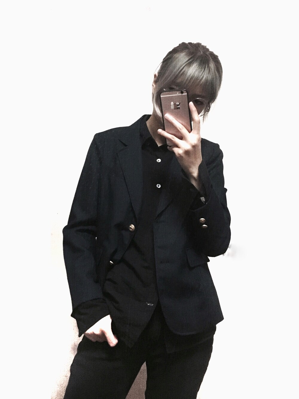 「black」｜「夏日和风铃のアイテム（テーラードジャケット、ブルー系）」を使った、Kukiさん（レディース・169cm）の冬コーディネートの1枚目の写真
