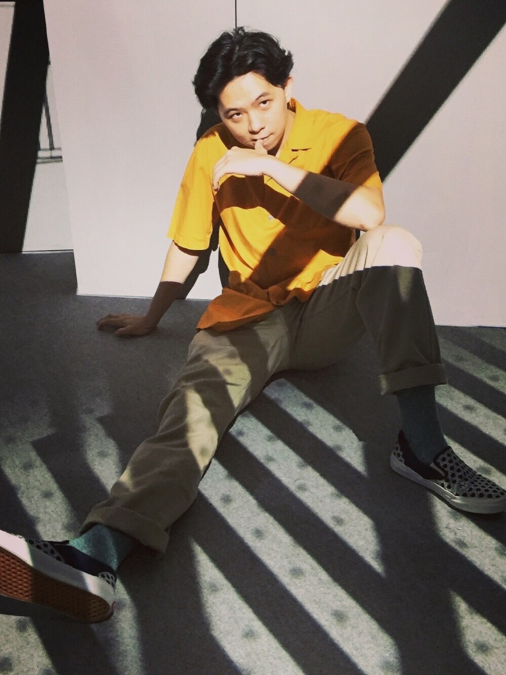 「UNIQLOのアイテム（シャツ/ブラウス、イエロー系）」を使った、wuncingさん（メンズ・170cm）の夏コーディネートの1枚目の写真