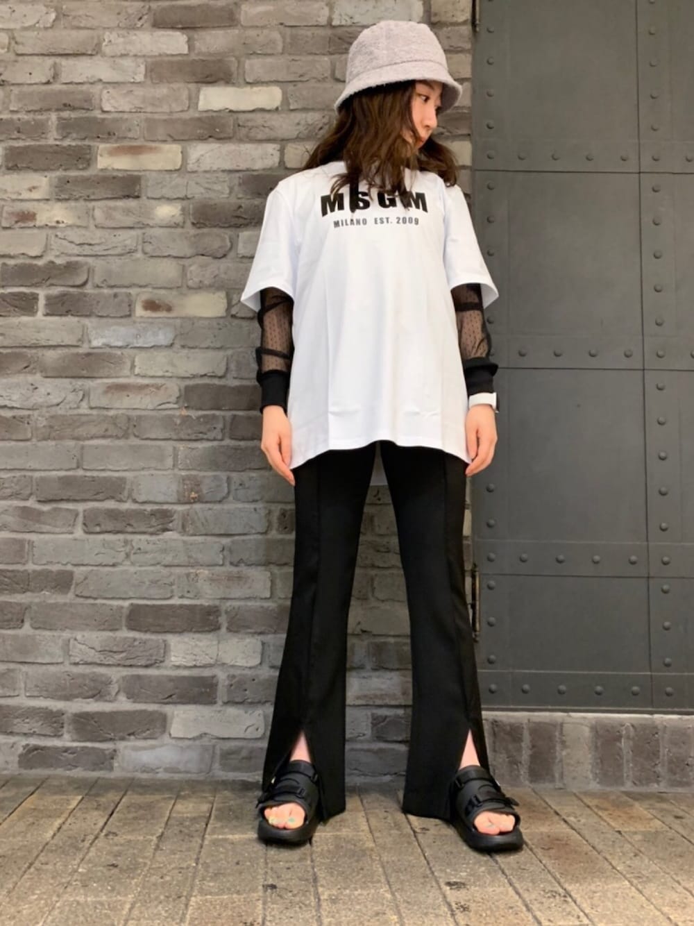 「MSGMのアイテム（Tシャツ/カットソー、ホワイト系）」を使った、Imaokaさん（レディース・160cm）の夏コーディネートの1枚目の写真