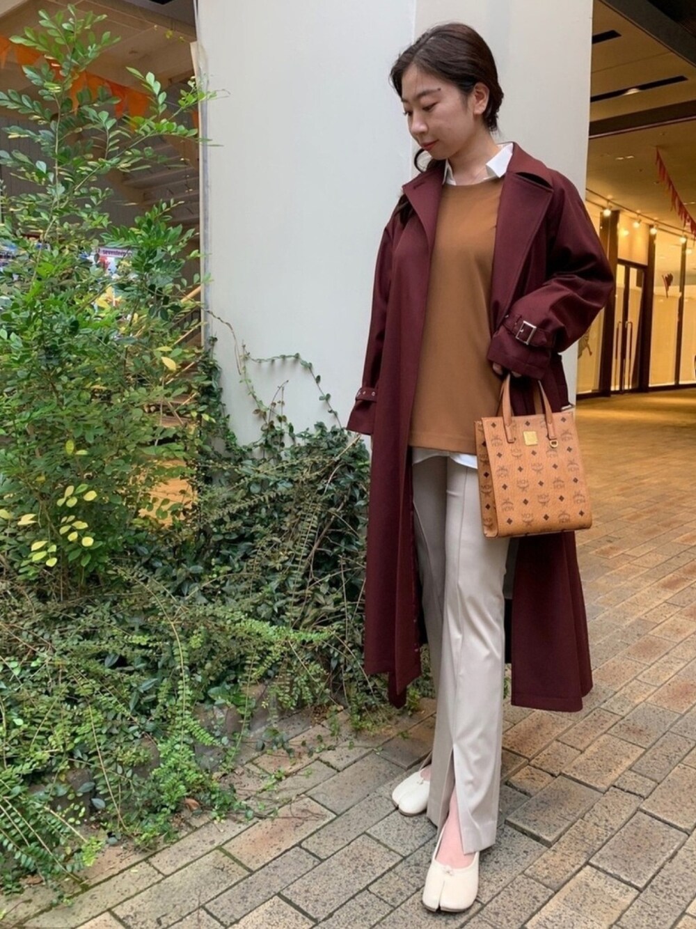「秋のコーデ、大人カジュアル、ブラウンコーデ、秋服準備はじめました」｜「LOVELESSのベルベットケーキ オーバー コート（トレンチコート、レッド系）」を使った、Imaokaさん（レディース・160cm）の秋コーディネートの1枚目の写真