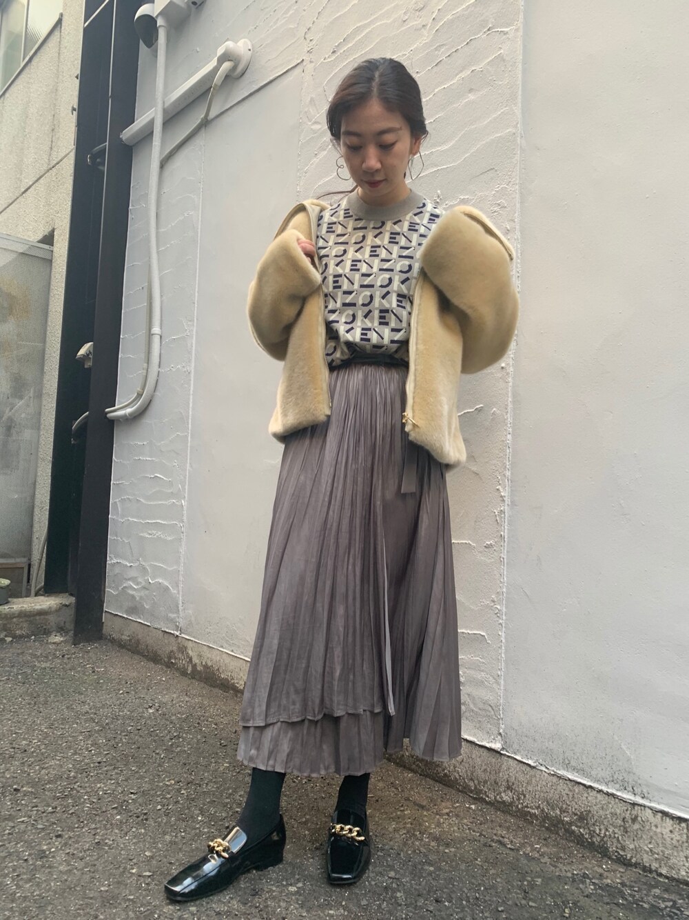 「スカート、ワントーンコーデ、休日コーデ、ケンゾー(KENZO)」｜「LOVELESSのエコファー ショートジャケット（ブルゾン、ベージュ系）」を使った、Imaokaさん（レディース・160cm）の冬コーディネートの1枚目の写真