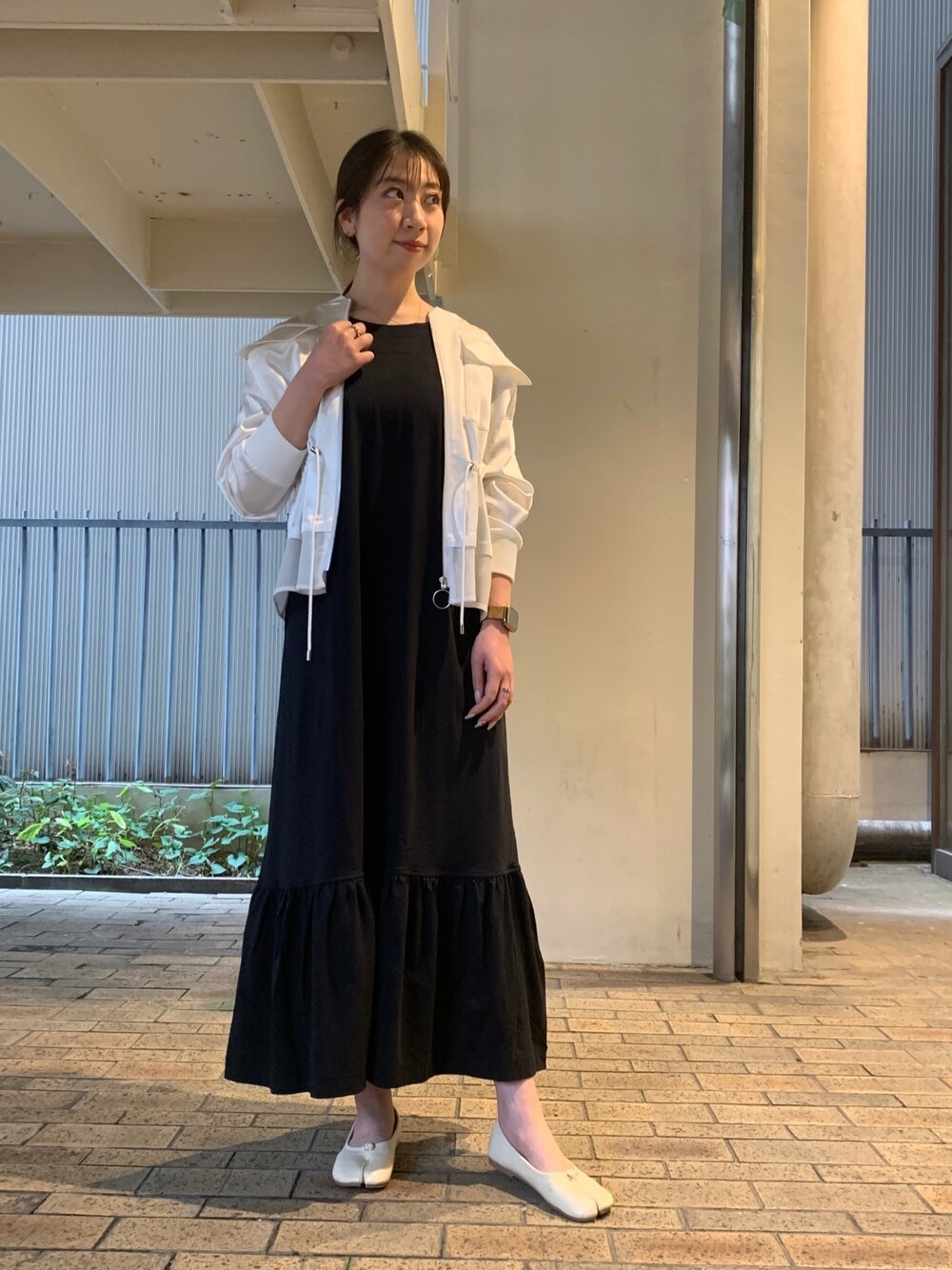 「春アウター、ロングワンピース、シンプルコーデ、春コーデ、ゆるコーデ」｜「LOVELESSの□ホワイトシアー ドロスト ブルゾン（ブルゾン、ホワイト系）」を使った、Imaokaさん（レディース・160cm）の春コーディネートの1枚目の写真